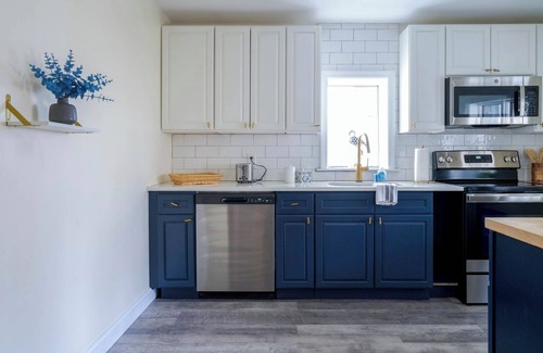 Yachting Village Apartamento | Perfect for Large Groups, Downtown Newport 5 bed!