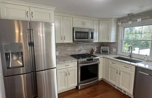 Braintree Casa | Perfect for long or short term stays near Boston & Cape in a great neighborhood!