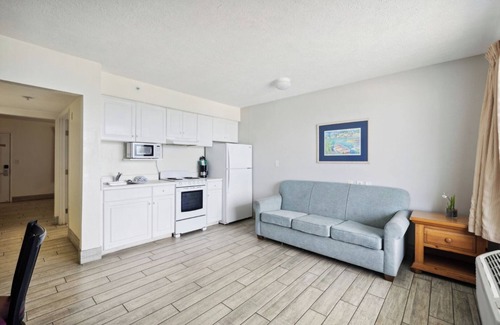 Panama City Beach Hotel | Perfect For The Whole Family! 4 Ocean View Units, Free Parking, Outdoor Pool