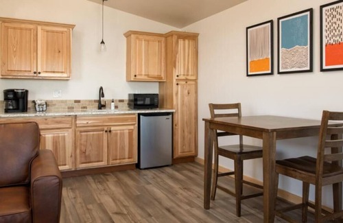 Boardman Casa | Perfect for the Families or Friends! 3 Spacious Rooms, Pool & Free Parking