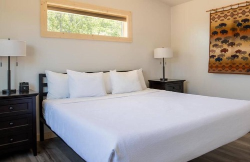 Boardman Casa | Perfect for the Families or Friends! 3 Spacious Rooms, Pool & Free Parking