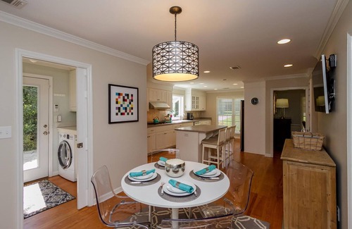 Forest Hills Casa | ESTANCIA EXTENDIDA ** $ 8,500 PARA 4 / 1--14 ** MAESTRAS Y AMIGAS DE ANGC MUJERES
