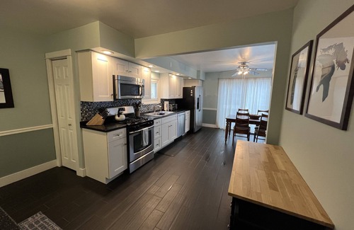 Lakeside Casa | Perfect for the whole family, 1 mile to the beach, firepit & spacious kitchen!