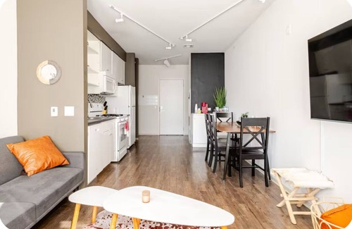 Everett Condominio | 🏖️Sunlit 2BR by Assembly Row; Ideal for Summer Work Trips 💼