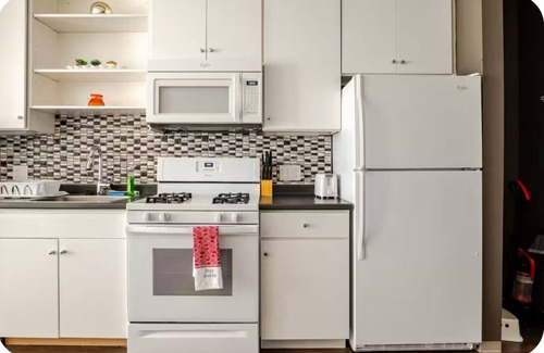 Everett Condominio | 🏖️Sunlit 2BR by Assembly Row; Ideal for Summer Work Trips 💼