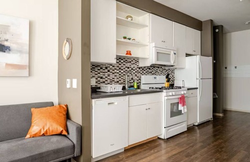 Everett Condominio | 🏖️Sunlit 2BR by Assembly Row; Ideal for Summer Work Trips 💼
