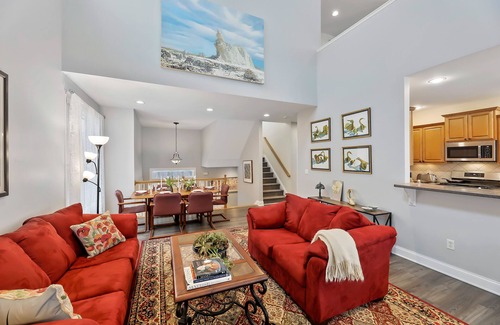 Pittsfield Condominio | Perfect for Winter Skiing!!