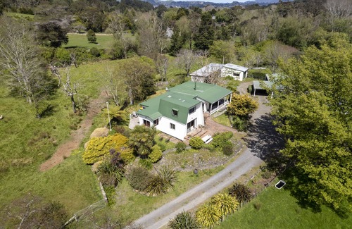 Porirua Cabaña | Perfect getaway from the hustle and bustle of city life.