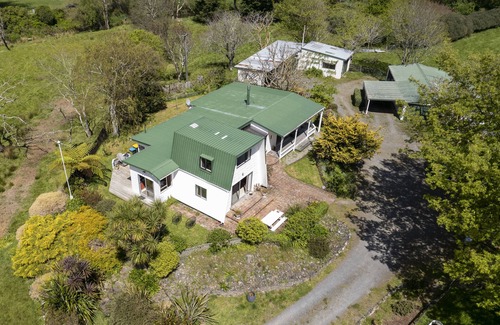 Porirua Cabaña | Perfect getaway from the hustle and bustle of city life.