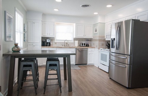 Ocean Isle Beach Casa | Perfect getaway in Ocean Isle Beach-beach just steps away & pet-friendly!