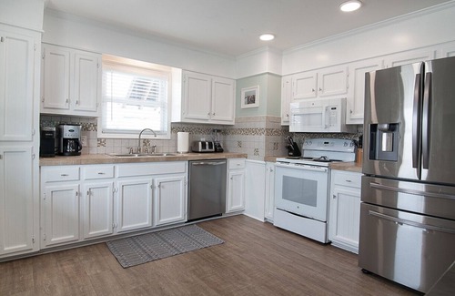 Ocean Isle Beach Casa | Perfect getaway in Ocean Isle Beach-beach just steps away & pet-friendly!