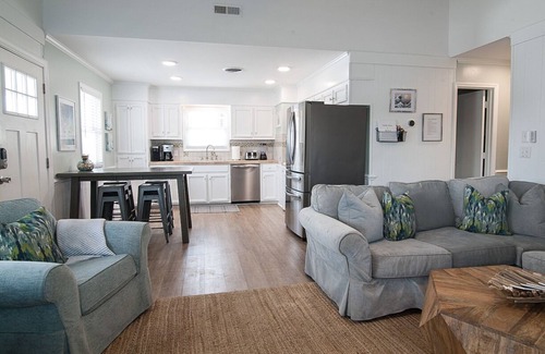 Ocean Isle Beach Casa | Perfect getaway in Ocean Isle Beach-beach just steps away & pet-friendly!