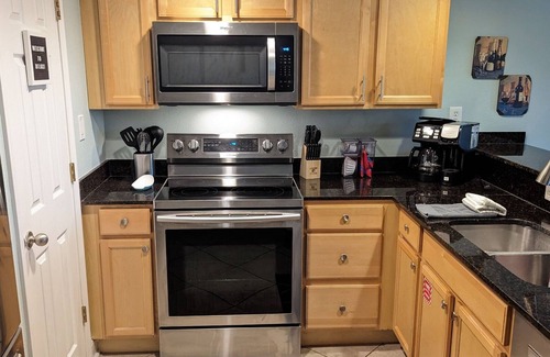 Biloxi Condominio | "Perfect Getaway Before School Starts!--Biloxi Bliss"