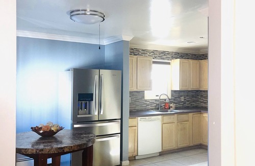 Lower Vailsburg Apartamento | Perfect Getaway Home 30 minutes drive to Manhattan.