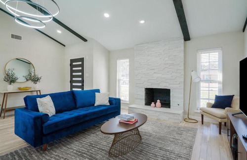 Richardson Casa | Perfect Getaway Home w Pool Jacuzzi Cinema Room