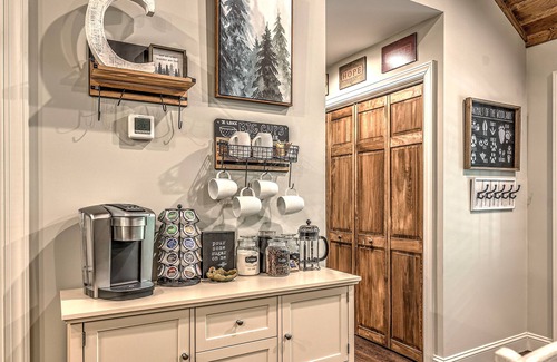Ellijay Cabina | Perfect Getaway in a Cozy Cabin w/ Hot Tub in Coosawattee River Resort