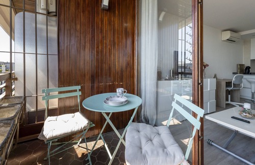 Nueva España Apartamento | Escapada perfecta en Madrid: Piso de 1 dormitorio con piscina y balcón, ideal para tus vacaciones