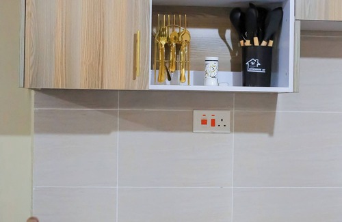 Kisumu Apartamento | Perfect Getaway: Quiet, 1-Bedroom Private Balcony. Walk to Kisumu Airport.