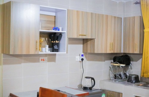 Kisumu Apartamento | Perfect Getaway: Quiet, 1-Bedroom Private Balcony. Walk to Kisumu Airport.