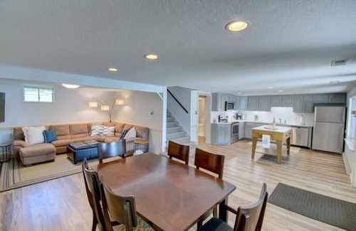 Climax Springs Casa | Quiet cove. Perfect for family time, fishing, boating and swimming!