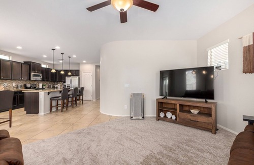 San Tan Valley Casa | Perfect getaway for up to 6 people! 3 Heated Community Pools & Tennis court!