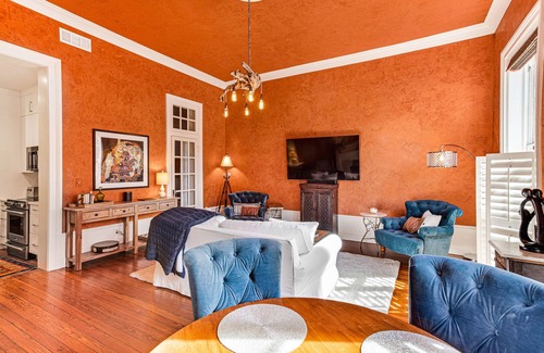 Historic Downtown Savannah Condominio | Perfect Getaway Walking Distance to Everything w/ Parking by Lucky Savannah