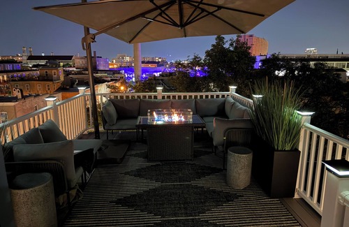 Canton Casa | Perfect Group getaway, 4BR/3BA, Rooftop & Theater in walkable Canton