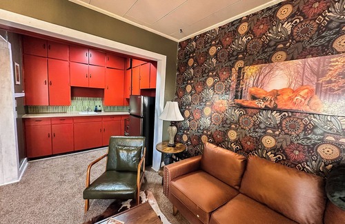Russell Apartamento | Perfect Hunters Den-1 Bed/1Bath/Deck-Close to Main Street-Russell KS