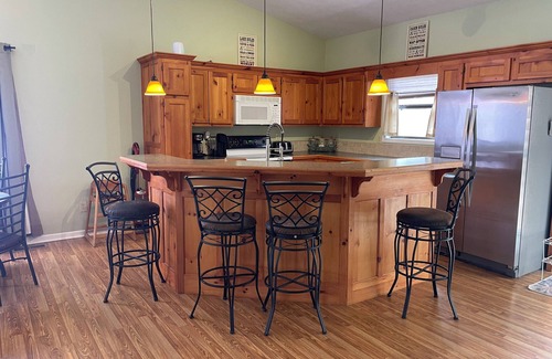 Eagle Rock Cabina | Cabaña perfecta frente al lago en Table Rock con WiFi opcional disponible