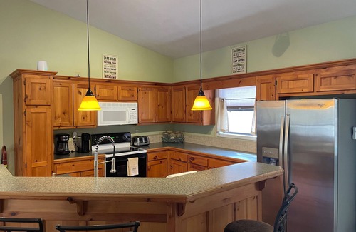 Eagle Rock Cabina | Cabaña perfecta frente al lago en Table Rock con WiFi opcional disponible
