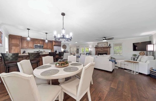 Milledgeville Casa | Perfect Landing, Sleeps 10, Outdoor Lake Heaven!