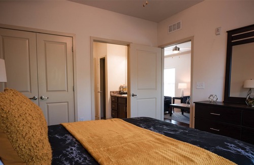 Golden Glades - The Woods Apartamento | Perfect location! 10 min drive to the beach and close to the MAYO CLINIC!