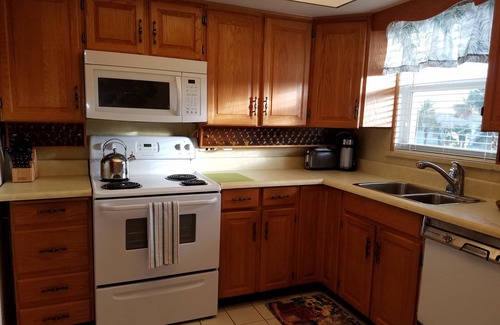 Siesta Key Condominio | Ubicación perfecta. Hermosas vistas de agua Piscina temperada. 2 BD / 2 BA