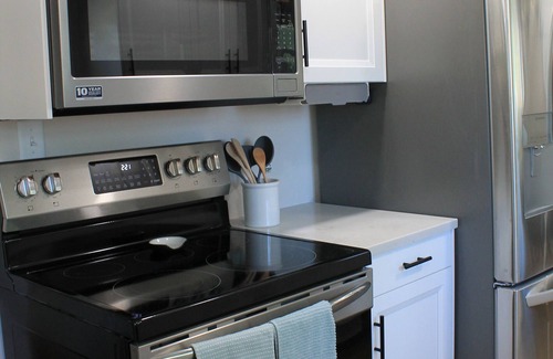 Oshkosh Casa | Perfect location for travel workers, close to everything and fully furnished!