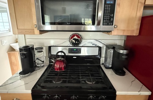Intervale Casa | Perfect location & hot tub! Cozy home for couples, parties of 4, possibly more!