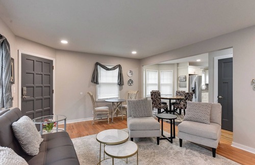 Aksarben - Elmwood Park Casa | Perfect Location in Omaha, Walking distance to Aksarben village and Boxter Arena