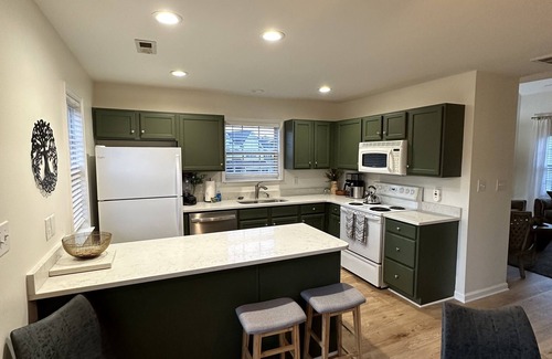 Greensboro Casa | Perfect location in Greensboro-Entire Townhouse