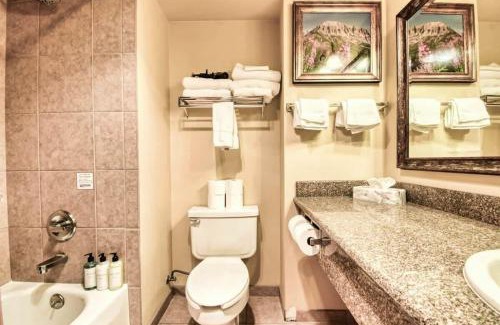 Crested Butte Casa | Perfect Location Outdoor Pool and Hot Tub 273