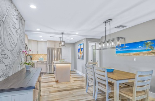 Historic Lahaina Front Street Casa | Perfect Location, Private Home In Downtown Lahaina with Hot Tub!