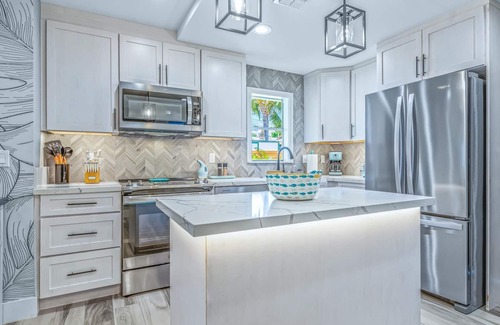 Historic Lahaina Front Street Casa | Perfect Location, Private Home In Downtown Lahaina with Hot Tub!