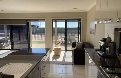 Yarrawonga Casa | Perfect location to stay with the Family or Family's. Close to boat ramp.
