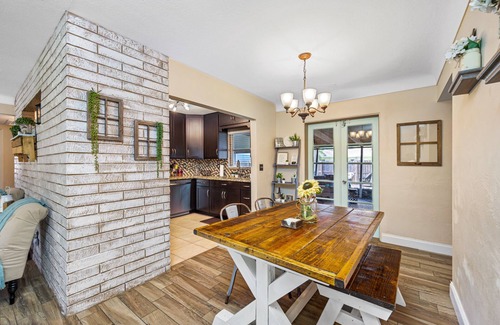 South Pinellas Community Council Casa | Perfect Location! Under 8 Mins to the beach. Family & small dog friendly 🐶 home