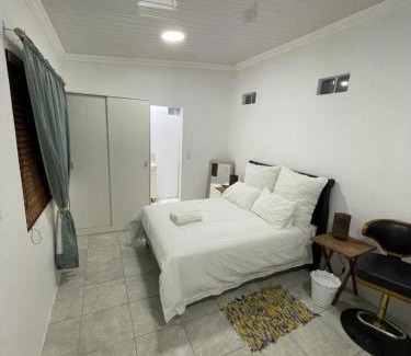 Grassy Park Apartamento | Perfect long stay, near Rondevlei nature reserve,free WiFi