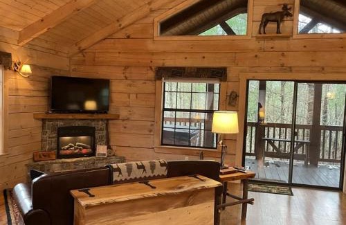 Tellico Plains Casa | Perfect Loose Moose - Dog and Motorcycle Friendly Home