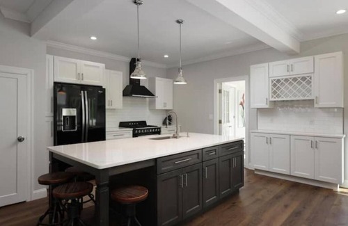 Red Bank Casa | Perfect modern downtown Red Bank Deck and Hot Tub