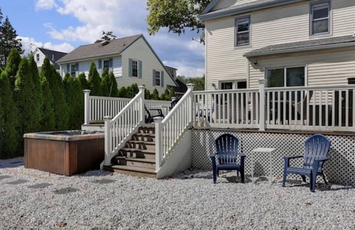 Red Bank Casa | Perfect modern downtown Red Bank Deck and Hot Tub