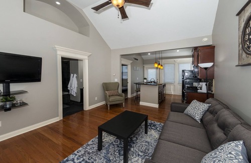 Riverview Casa | Perfect Modern Living minutes from KC's best attractions