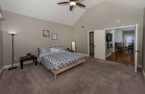 Riverview Casa | Perfect Modern Living minutes from KC's best attractions