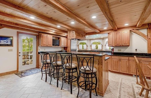 Hidden Valley Casa | Perfect Mountain Retreat; minutes from all the Laurel Highlands has to offer!