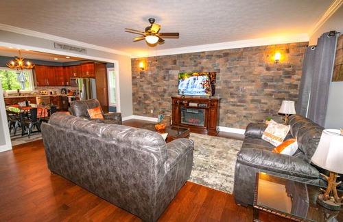 Massanutten Casa | Perfect Mountain Home, Hot Tub, Fire Pit, Pool Table, Massanutten Resort